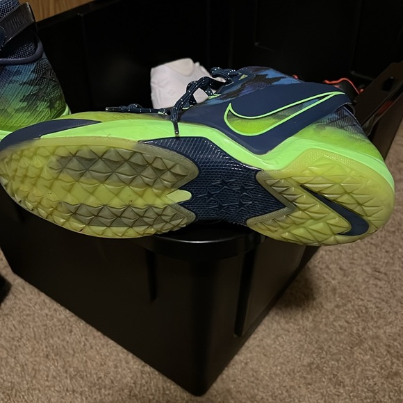 Nike Seahawk colors, football shoes great condition ready to go to that Seahawk - Picture 6 of 6